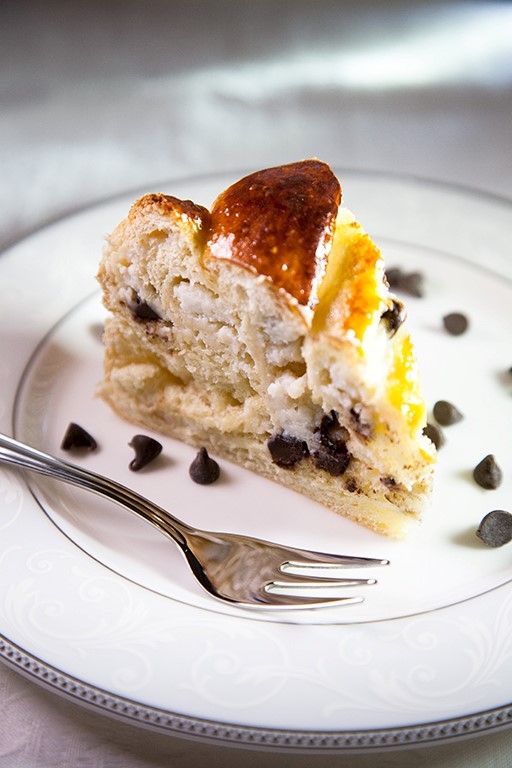 בריוש שמרים מתוק במילוי גבינת ריקוטה ושוקולד צ'יפס. צילום: מנחם גרייבסקי