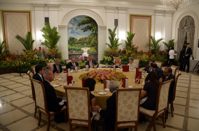 רה"מ נתניהו ורעייתו בארוחת ערב עם ר"מ סינגפור ורעייתו בארמון הנשיאותי
