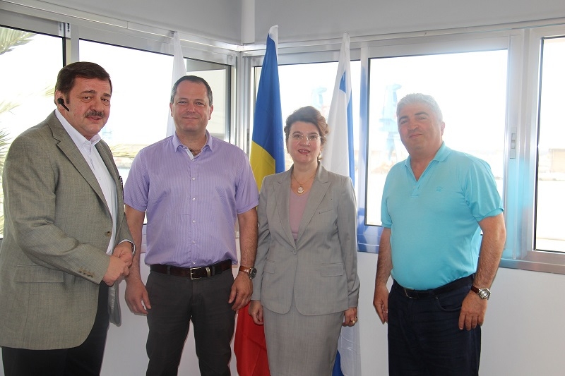  משלחת בראשות הגב' אנדריאה פסטרנק, שגרירת רומניה בישראל, בחברת נמל אשדוד