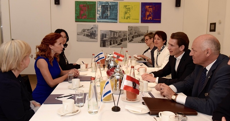  נציגת האופוזיציה ח"כ סתיו שפיר (30) נפגשה עם שר החוץ האוסטרי סבסטיאן קורץ (29)