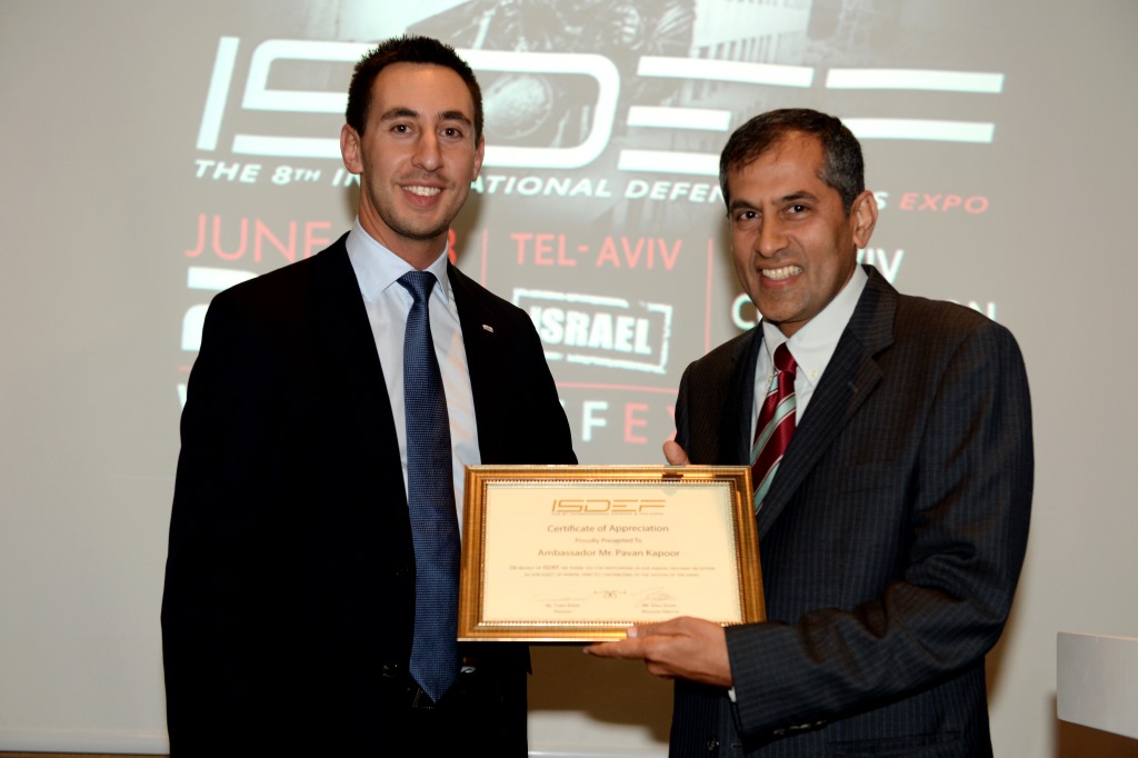 שגריר הודו Pavan Kapoor  ויונס זלקן מנכ"ל ISDEF