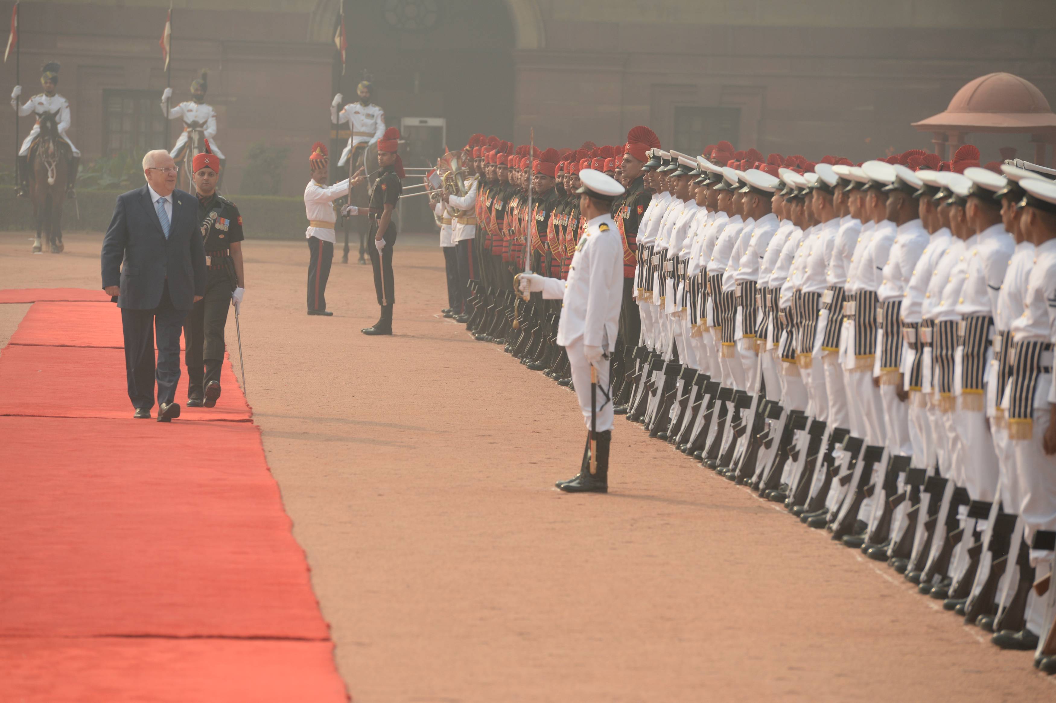 נשיא המדינה בטקס קבלת הפנים בארמון הנשיא ההודי. צילום: מארק ניימן/לע"מ