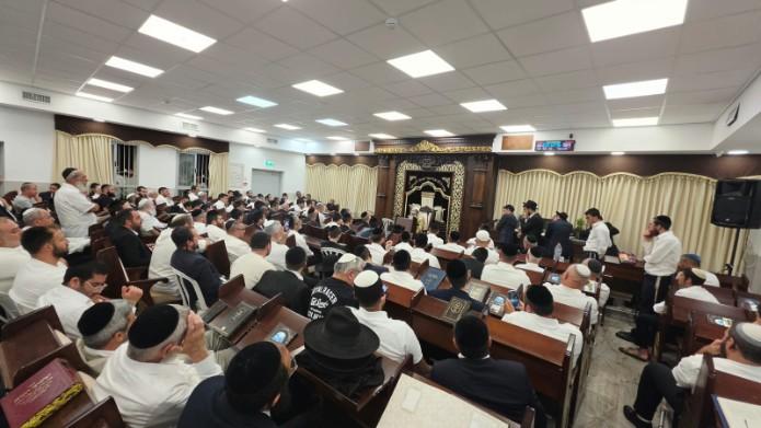 מאות משתתפים גדשו את בית המדרש 