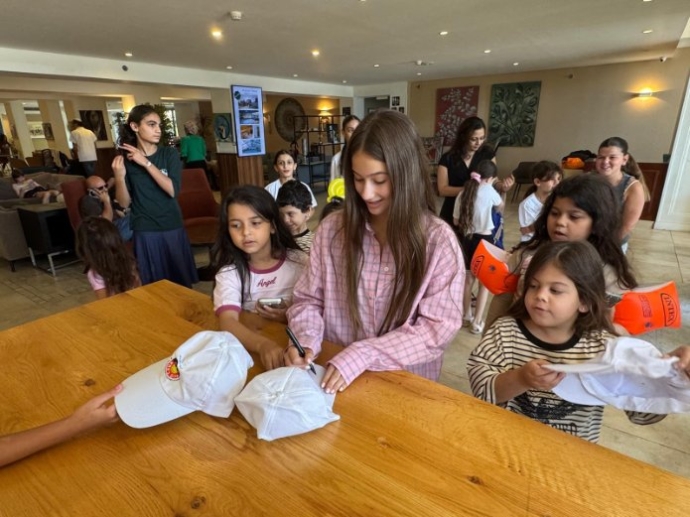 ילדים ובני משפחותיהם בנופש של האגודה למלחמה בסרטן. צילום: האגודה למלחמה בסרטן