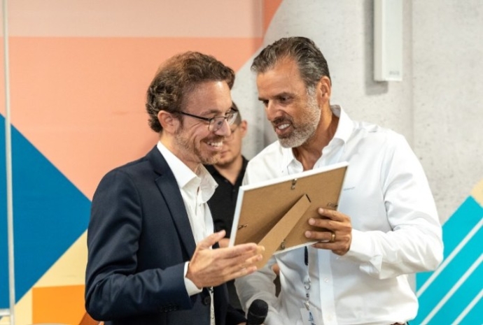 אייל גרין, מנכ"ל פארק עתידים תל אביב, וקרלו טורסי, אורח הכבוד מאיטליה, בכנס לתחבורה אווירית מתקדמת בפארק עתידים תל אביב. צילום: רועי עין
