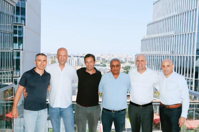 מימין: שי מימוני, קובי גרדי, מיכאל רצון, ראם רצון, יוסי ברק, עודד רצון. צילום: איל אפרתי