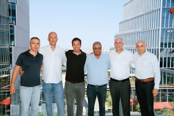 מימין: שי מימוני, קובי גרדי, מיכאל רצון, ראם רצון, יוסי ברק, עודד רצון. צילום: איל אפרתי