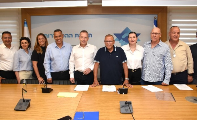מעמד חתימת ההסכם הקיבוצי במשרד הביטחון. צילום: יסמין גיל, דוברות ההסתדרות