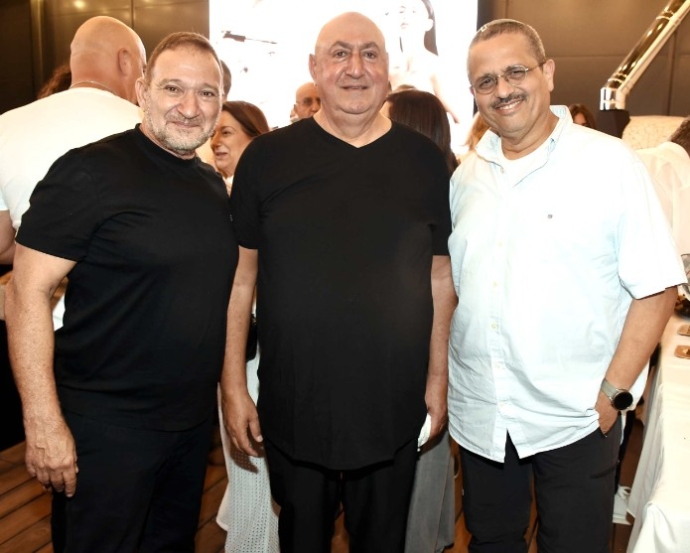 מימין: רוני אלשייך, משה גולברי וקובי שבתאי. צילום: אמיר מאירי