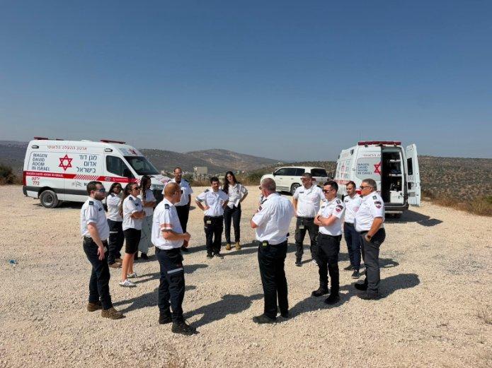קציני המשמרת ממוקד החירום של מרחב ירקון בסיור בשומרון. צילום: דוברות מד"א