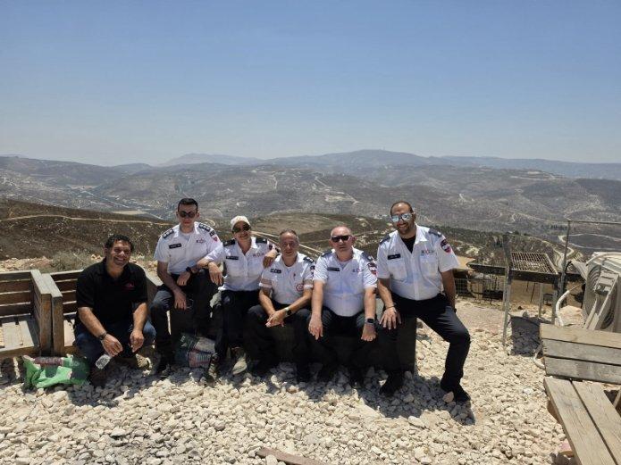 קציני המשמרת ממוקד החירום של מרחב ירקון בסיור בשומרון. צילום: דוברות מד