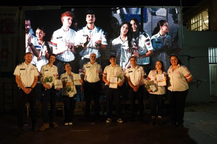 תחנות ההדרכה שהפעילו בוגרי הקורסים בטקס הסיום
