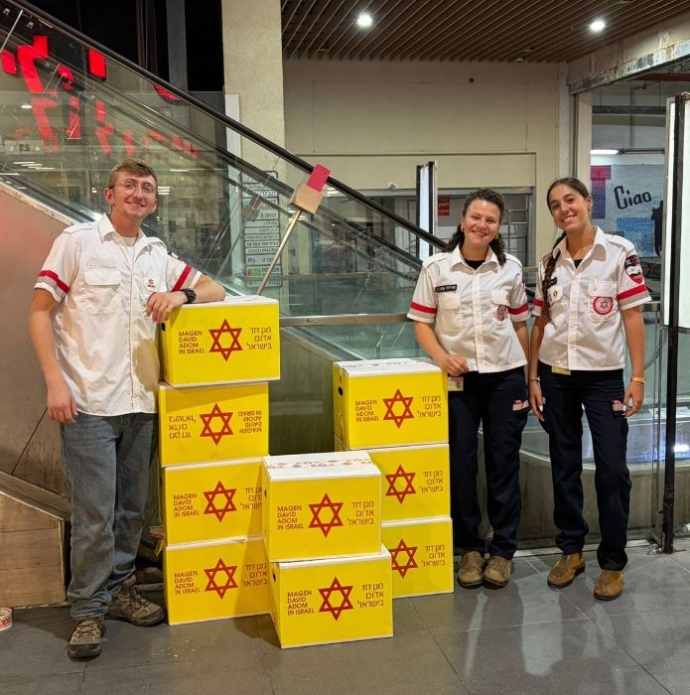פעילות מתנדבי מד"א במבצע "יין ודבש". צילום: דוברות מד"א