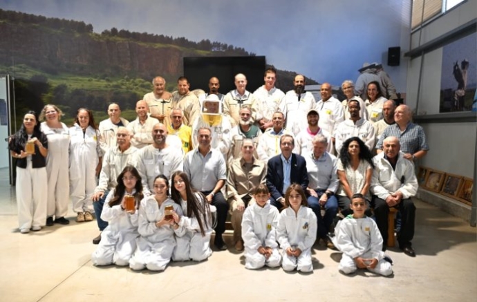 אירוע ראש השנה עם דבוראי הגליל במכוורת ״הכל דבש״ עם נשיא המדינה ורעייתו. צילום: חיים צח / לע״מ