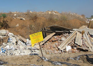 נתניה: מפקחי רשות מקרקעי ישראל פינו מצבור פסולת בלתי חוקית