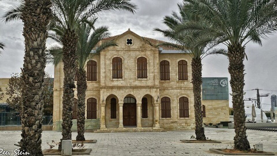 בית הספר ההיסטורי לילדי הבדואים, מבנה עות'מאני משוחזר בעיר העתיקה