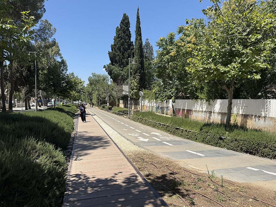 השביל הסלול של פארק המסילה בירושלים | צילום: צילום: שלמה רודד, ויקישיתוף, CC BY 2.5