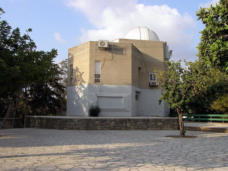 מבנה מצפה הכוכבים בגבעתיים, המצפה הציבורי הוותיק בישראל (צילום: Orion Avidan, ויקישיתוף, נחלת הכלל)