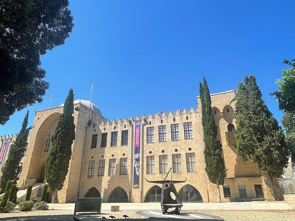 בניין הטכניון ההיסטורי בהדר הכרמל, שבו שוכן מדעטק – המוזיאון הלאומי למדע בחיפה