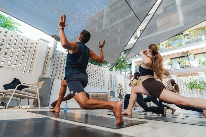 מתאמנים באימון קבוצתי באחד ממתחמי רשת LIFT | צילום: Guy Shalom