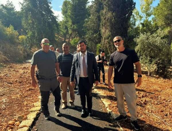 סיור בפארק לימונים בהובלת סמנכ"ל רשות ניקוז ונחלים כינרת אושרי ילוז, עם ראש העיר צפת יוסי קקון והצוות המקצועי של העירייה | צילום: רשות ניקוז ונחלים כינרת