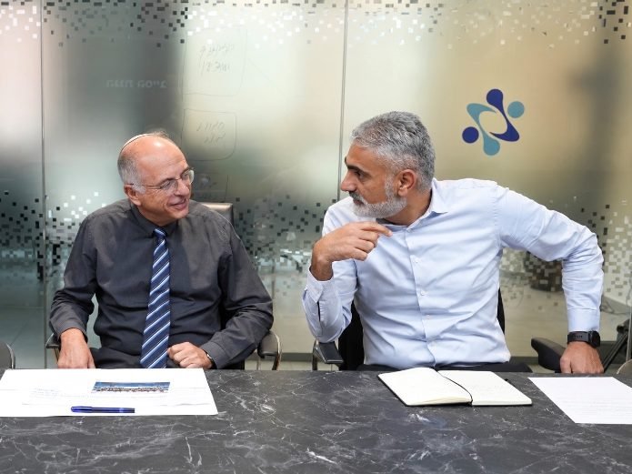 ראש מערך הסייבר הלאומי יוסי כראדי ויו"ר ועדת הבחירות המרכזית, השופט נעם סולברג | צילום: מאיר אמזלג, לע"מ