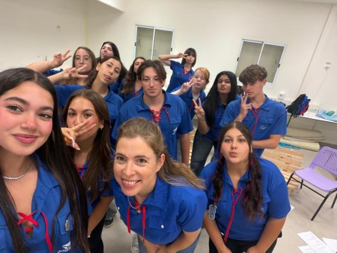 חניכי תנועת הנוער העובד והלומד במהלך יום ההצבעה. צילום: הנוער העובד והלומד