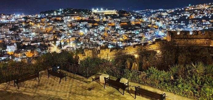 תצפית לילה מטיילת החומות הדרומית בירושלים | צילום: ארנון אהרונסון