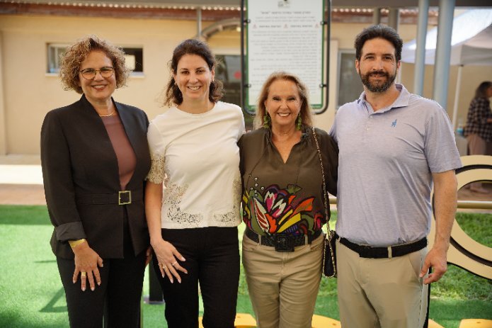 מימין: דיוויד אריסון, שרי אריסון, דורין אריסון וד"ר תמי פורת-פקר | צילום: טל זיגדון