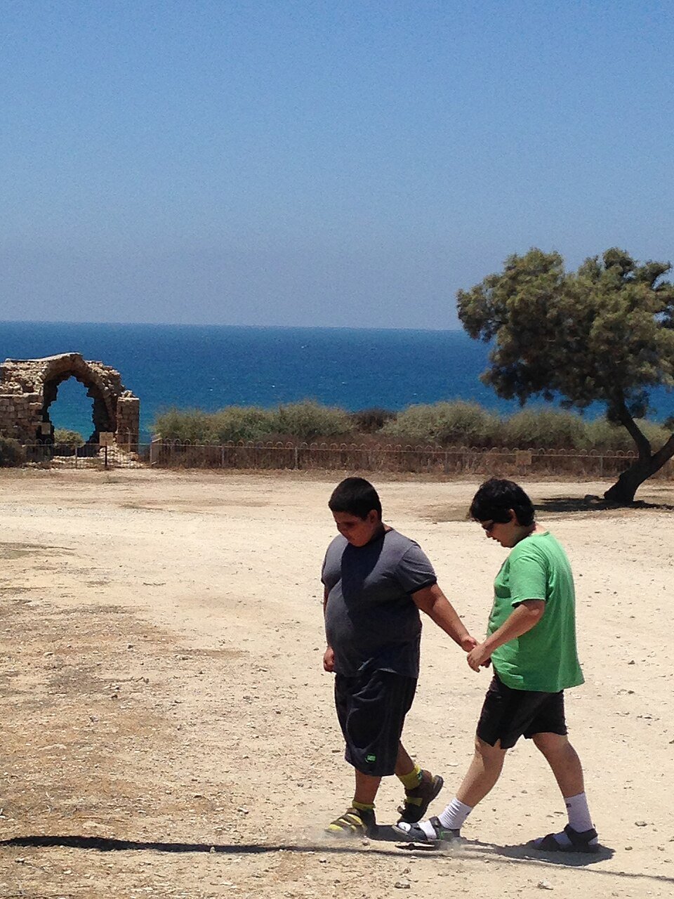 הגן הלאומי אשקלון: שרידים עתיקים על רקע הים התיכון | צילום: צילום: ברוך זו דרך / ויקישיתוף, CC0