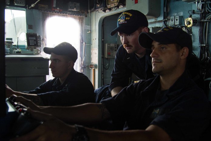 המשחתת האמריקנית USS Mason בפעילות בים האדום, 2016. אילוסטרציה. צילום: Janweb Marcyn Lagazo / U.S. Navy