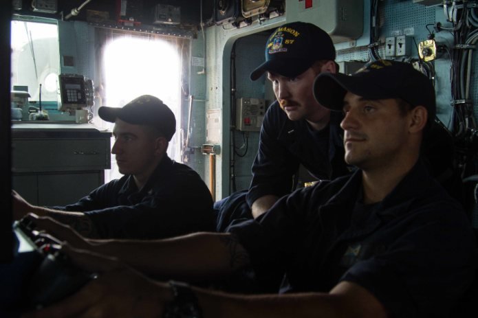 המשחתת USS Mason במהלך פעילות מבצעית בים סוף, מול חופי תימן. צילום: Petty Officer 3rd Class Janweb Marcyn Lagazo, הצי האמריקני / ויקישיתוף, נחלת הכלל | צילום: Petty Officer 3rd Class Janweb Marcyn Lagazo, הצי האמריקני / ויקישיתוף, נחלת הכלל
