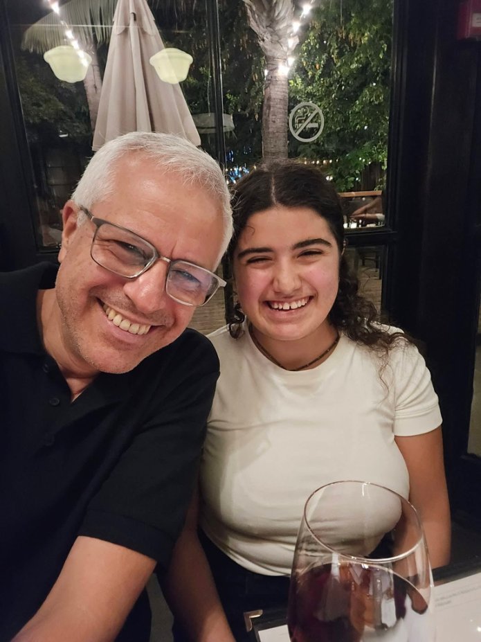 אורן הלמן ובתו ליה, שתצביע בבחירות אלה בפעם הראשונה | צילום: פרטי