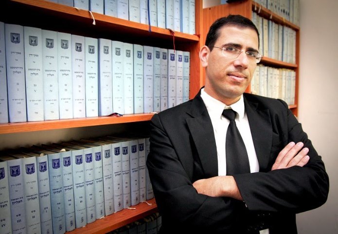 עו"ד איתמר בן עמי, שייצג את המורה בתביעה | צילום: יונית שילר