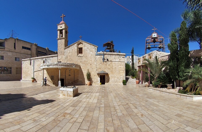 חצר כנסיית הבשורה היוונית אורתודוקסית בנצרת