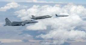 מטוס הקרב הבלתי מאויש FQ-42 Vengeance הגיע לבסיס קריץ' בנבדה מטוס FQ-42 Vengeance | צילום: GA-ASI