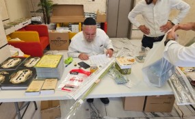 סיכום חג סוכות באשקלון: היערכות שיא מטעם המועצה הדתית חלוקת הציוד לגבאי בתי הכנסת במתחם המועצה הדתית באשקלון | צילום: יח