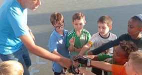 לומדים לנצח, יודעים להפסיד: שיעור בדמוקרטיה על המגרש חניכי