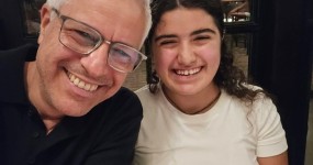 אורן הלמן: בבחירות האלה גם השקופים מצביעים אורן הלמן ובתו ליה, שתצביע בבחירות אלה בפעם הראשונה | צילום: פרטי