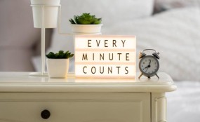 איזה גובה שידה למיטה הכי נוח לשינה איכותית?