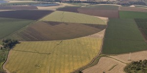 עמק יזרעאל ונצרת עם ילדים: מציפורי ובית שערים ועד תל מגידו, הר תבור והשוק בנצרת מבט מהאוויר על הר תבור והשדות של עמק יזרעאל