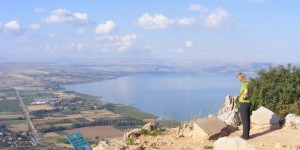 הכנרת וטבריה עם ילדים: המדריך המשפחתי המלא - מהר ארבל ועד עין גב והירדנית הכנרת וטבריה עם ילדים - תצפית מהר ארבל (צילום: Zeromancer44, ויקישיתוף, רישיון CC BY-SA 3.0)