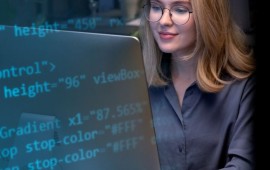 איך לבחור קורס טכנולוגי ראשון? השוואה בין QA ודאטה אנליסט למתחילים קרדיט תמונה FREEPIK