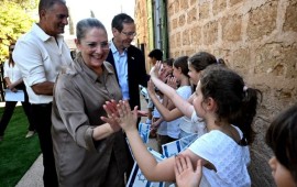 הנשיא הרצוג נטע עץ זית ביסוד המעלה, לצד העץ שנטע אביו ביקור נשיא המדינה יצחק הרצוג ורעייתו באחוזת דוברובין ביסוד המעלה. צילום: חיים צח, לע