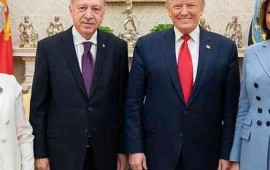 כ"ץ מאיים על אל-חיה, אנקרה מאשימה ב"ייאוש פוליטי" נשיא טורקיה רג'פ טאיפ ארדואן והנשיא האמריקני דונלד טראמפ בחדר הסגלגל, נובמבר 2019. וושינגטון היא עדיין הזירה שבה מתנהל חלק גדול מהמאבק בין אנקרה לירושלים. | צילום: הבית הלבן הרשמי, נחלת הכלל, באמצעות ויקישיתוף