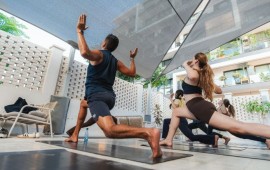 רשת הכושר LIFT משיקה אקדמיה להכשרת מאמנים באבן יהודה מתאמנים באימון קבוצתי באחד ממתחמי רשת LIFT | צילום: Guy Shalom
