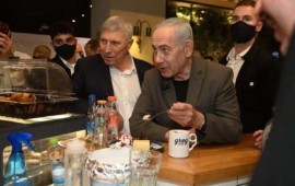 פעם שלישית בגרג: נתניהו עצר לקפה הפוך בסניף בקריית אתא ראש הממשלה בנימין נתניהו בסניף קפה גרג בקריית אתא | צילום: יח