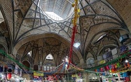 המצור הכלכלי מהדק את החבל סביב טהרן – הריאל צולל מעבר ל-2 מיליון הבזאר הגדול בטהרן – הלב המסחרי של הבירה, שבו מורגשת ראשונה כל טלטלה בשער הריאל | צילום: Ninara / ויקישיתוף, רישיון CC BY 2.0