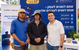 WorldCom Finance בתערוכת אגרו ישראל: פתרונות שכר לעובדים זרים מימין: שלומי בללי, סמנכ
