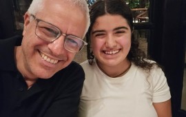 אורן הלמן: בבחירות האלה גם השקופים מצביעים אורן הלמן ובתו ליה, שתצביע בבחירות אלה בפעם הראשונה | צילום: פרטי